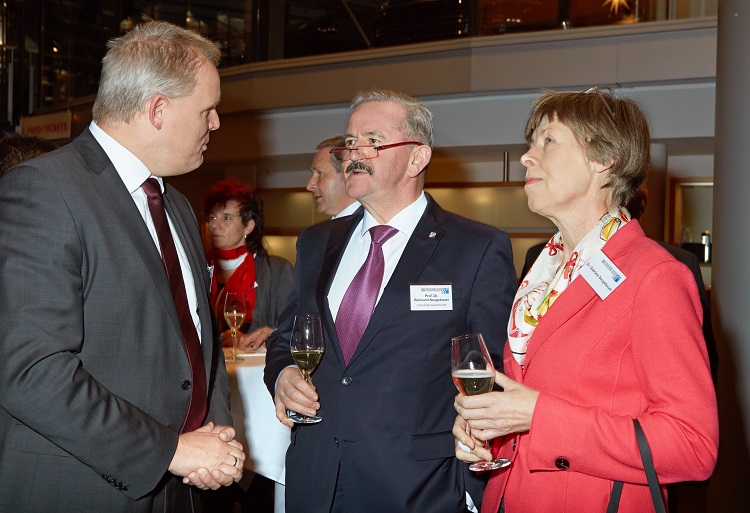 15 Jahre Industrieverein Sachsen - INDUSTRIEVEREIN SACHSEN 15 Jahre Industrieverein Sachsen - INDUSTRIEVEREIN SACHSEN